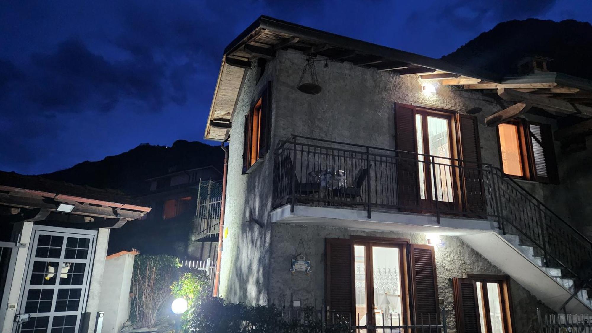 Laura'S Cottage With Lake View, Detached, 5 Kilometers From Varenna Lierna Eksteriør billede
