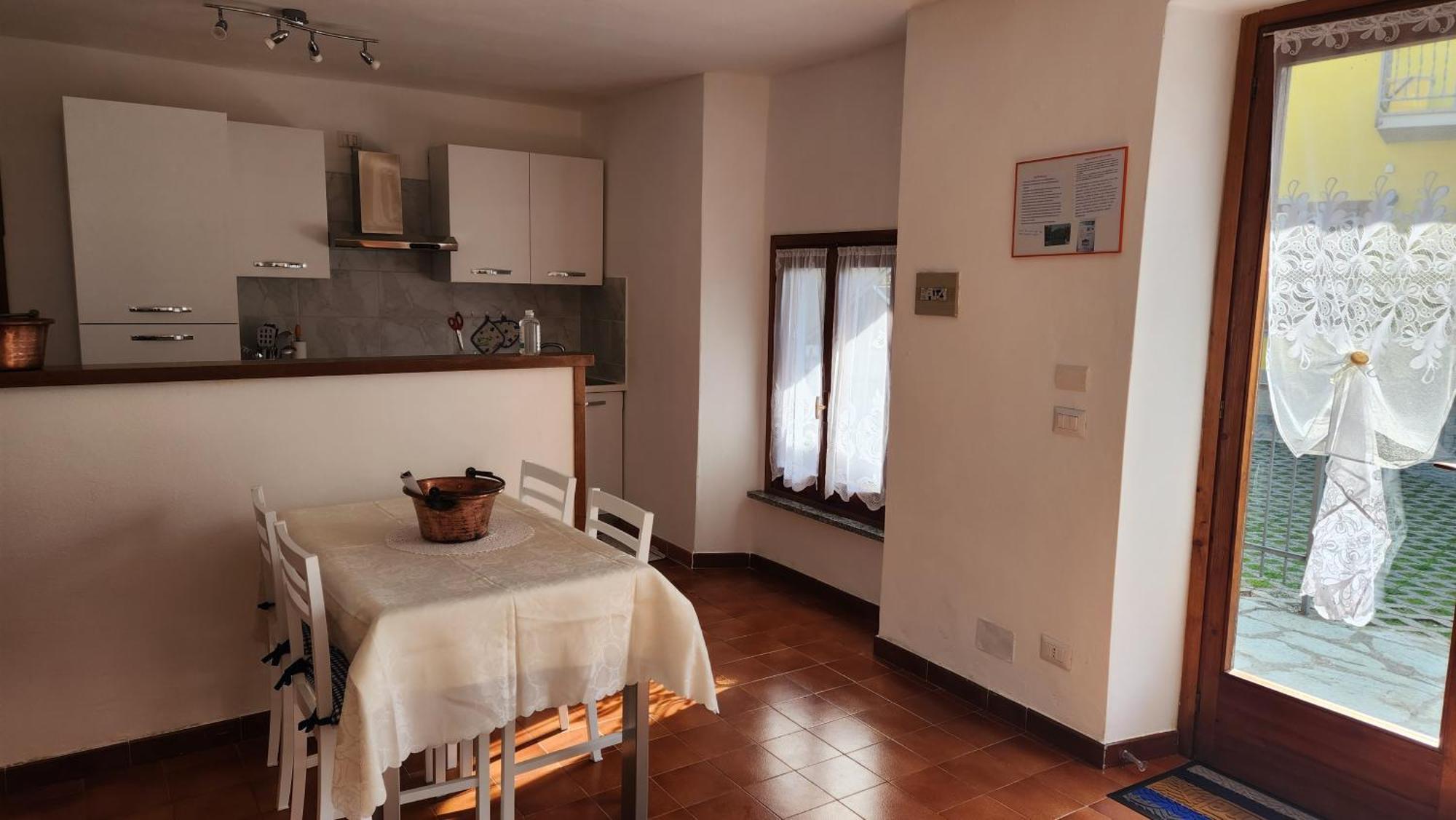 Laura'S Cottage With Lake View, Detached, 5 Kilometers From Varenna Lierna Eksteriør billede